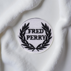 Fred Perry Style Patch – White Round Laurel Wreath Iron-On